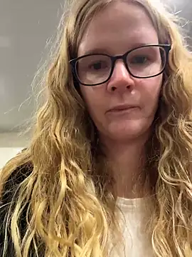 Bikergirl 97 online show from 19, 11, 2025