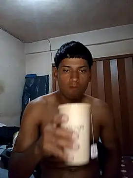 Snapshot of Facundo_2003_ chatting on 12, 10, 2025 Facundo 2003  online show from 12, 10, 2025