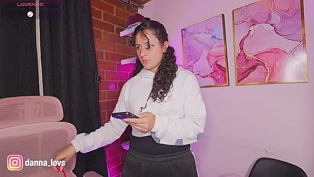 Dannaa Lovs online show from 30, 10, 2025