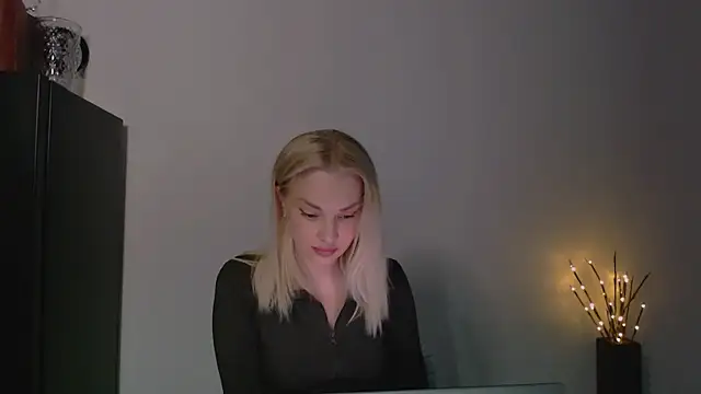 Snapshot of Lia_noo_regrets chatting on 15, 5, 2026 Lia noo regrets online show from 15, 5, 2026