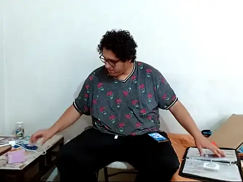 Snapshot of MeisanPaul chatting on 27, 11, 2025 MeisanPaul online show from 27, 11, 2025