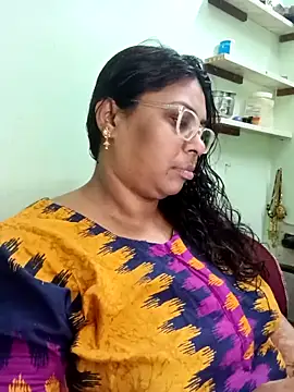 Snapshot of zara-mallus chatting on 2, 10, 2025 zara-mallus online show from 2, 10, 2025