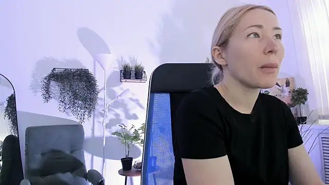 AstraMonroe online show from 5, 6, 2026