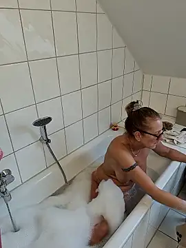 HotWifeLyn68 online show from 11, 1, 2026