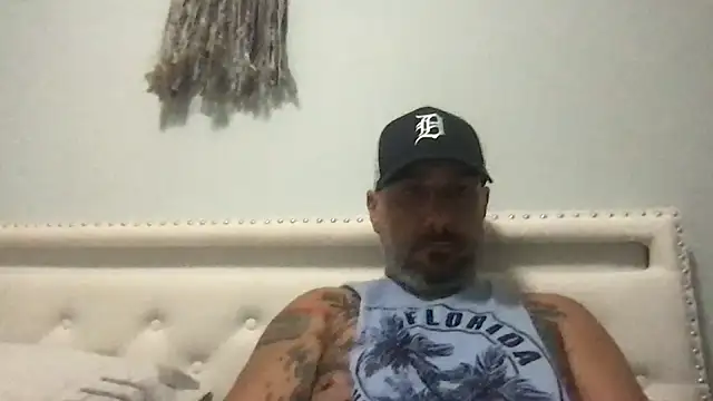 Snapshot of tattedNitalian chatting on 2, 11, 2025 tattedNitalian online show from 2, 11, 2025