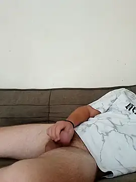 Snapshot of Makis09 chatting on 6, 10, 2025 Makis09 online show from 6, 10, 2025