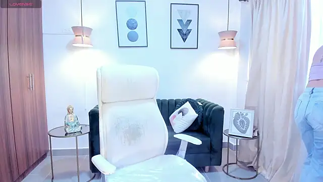 Brandy priscot online show from 23, 11, 2025