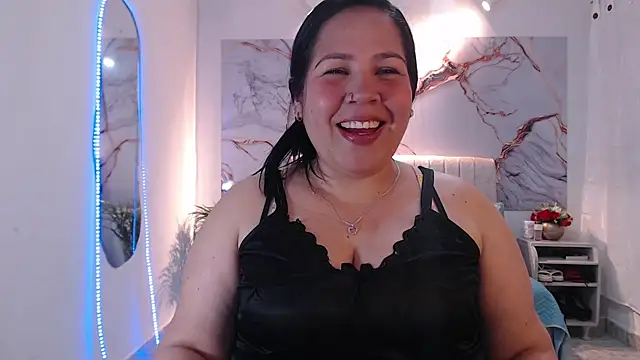 Snapshot of Ashley_Grahaam chatting on 9, 10, 2025 Ashley Grahaam online show from 9, 10, 2025