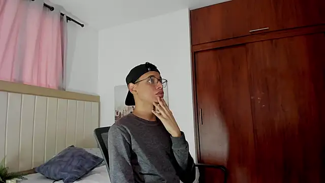 Snapshot of tristan_gold chatting on 14, 10, 2025 tristan gold online show from 14, 10, 2025