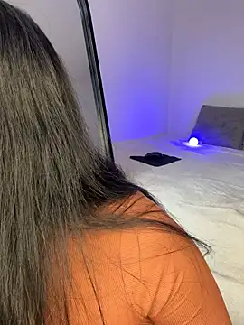 Snapshot of lunatorch chatting on 22, 10, 2025 lunatorch online show from 22, 10, 2025