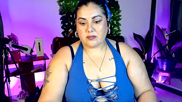 Snapshot of AndreaKinky chatting on 7, 6, 2026 AndreaKinky online show from 7, 6, 2026