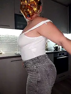 BigAssMom  online show from 5, 4, 2026