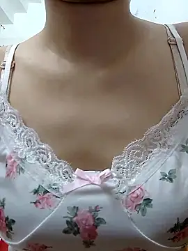 Snapshot of SusanRoces chatting on 17, 9, 2025 SusanRoces online show from 17, 9, 2025