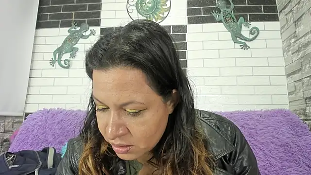 Sandra Milf love online show from 17, 9, 2025