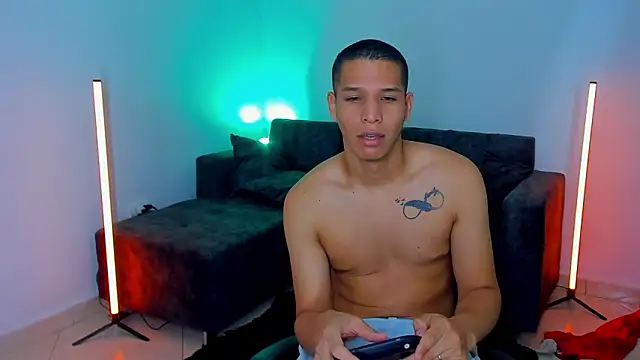 Snapshot of Latin_Boyss_ chatting on 10, 10, 2025 Latin Boyss online show from 10, 10, 2025