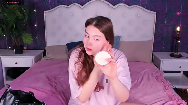 Snapshot of Lili_Luuu chatting on 2, 4, 2026 Lili Luuu online show from 2, 4, 2026