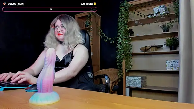 Snapshot of Ellis_Nova chatting on 25, 10, 2025 Ellis Nova online show from 25, 10, 2025