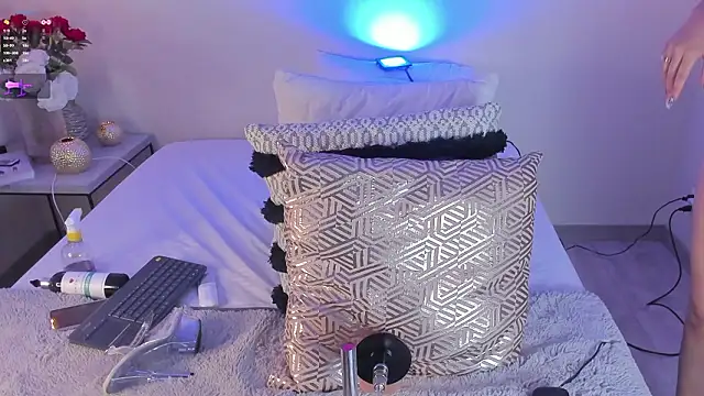 Samantha hotly online show from 22, 2, 2026