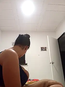 Samantha hotly online show from 18, 4, 2026