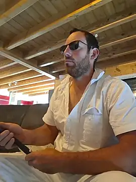 Snapshot of BrunJulienMetis chatting on 5, 7, 2026 BrunJulienMetis online show from 5, 7, 2026