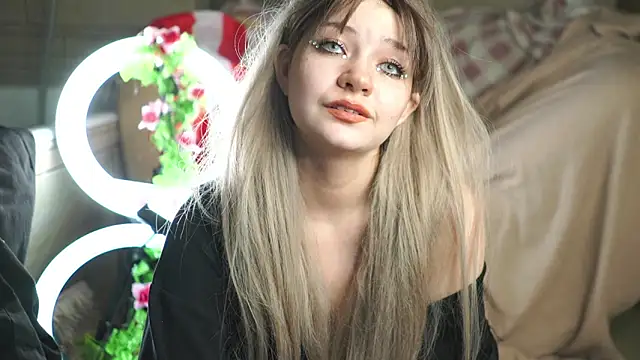 Snapshot of nikoli_naw chatting on 12, 9, 2025 nikoli naw online show from 12, 9, 2025