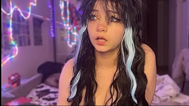 Snapshot of nikoli_naw chatting on 26, 10, 2025 nikoli naw online show from 26, 10, 2025