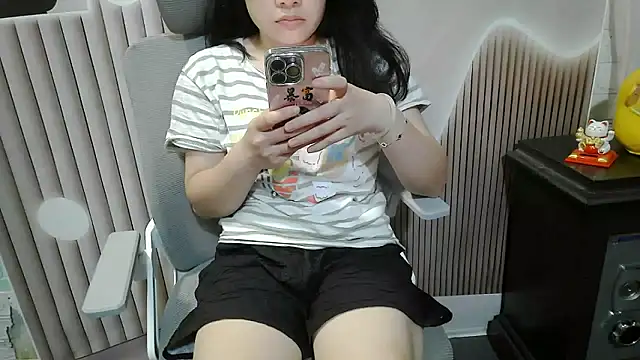 Snapshot of Emachiii chatting on 11, 9, 2025 Emachiii online show from 11, 9, 2025