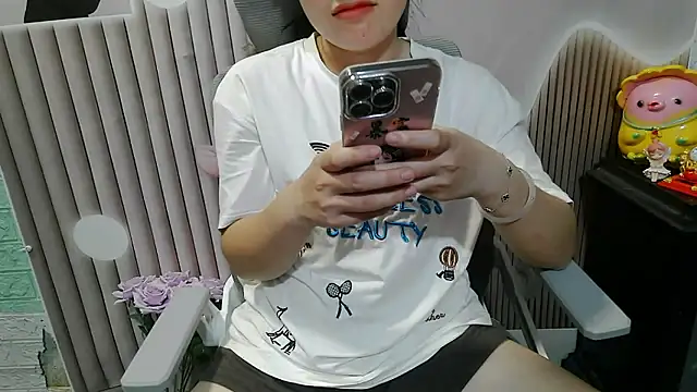 Snapshot of Emachiii chatting on 2, 10, 2025 Emachiii online show from 2, 10, 2025