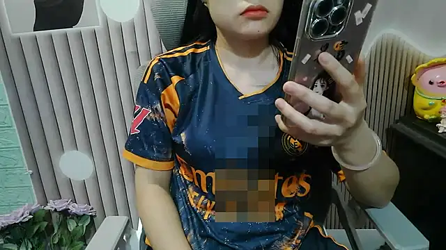 Snapshot of Emachiii chatting on 6, 10, 2025 Emachiii online show from 6, 10, 2025