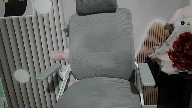 Emachiii online show from 5, 12, 2025