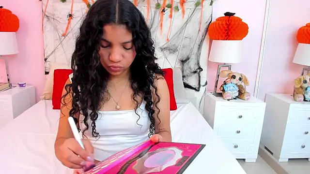 LittleeStar online show from 4, 10, 2025