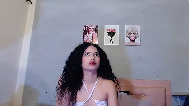 Snapshot of Adut_Akech chatting on 8, 10, 2025 Adut Akech online show from 8, 10, 2025
