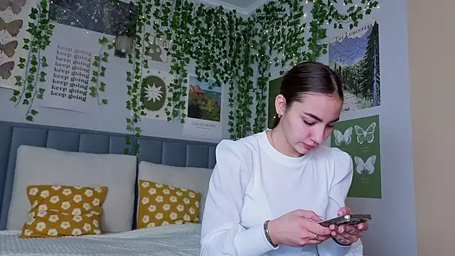 Ashley Pierce online show from 5, 10, 2025