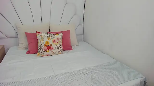 Snapshot of shamara_thomson chatting on 17, 10, 2025 shamara thomson online show from 17, 10, 2025