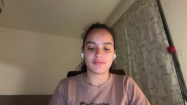 Snapshot of Maia_Park chatting on 2, 5, 2026 Maia Park online show from 2, 5, 2026
