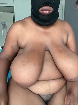 Snapshot of curvywithbigtitties chatting on 23, 4, 2026 curvywithbigtitties online show from 23, 4, 2026