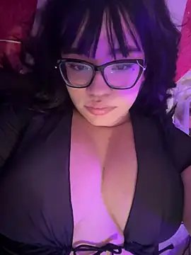 Snapshot of Emily_Taylor2 chatting on 7, 6, 2026 Emily Taylor2 online show from 7, 6, 2026