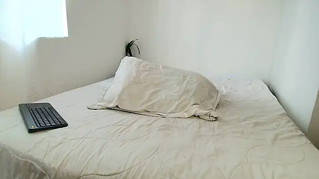 Snapshot of IsaXander743 chatting on 11, 2, 2026 IsaXander743 online show from 11, 2, 2026