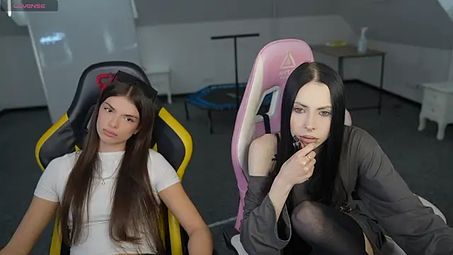 Snapshot of VivianSweet_ chatting on 4, 3, 2026 VivianSweet online show from 4, 3, 2026