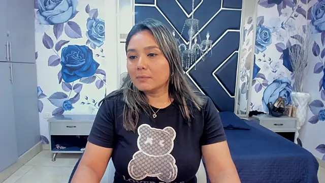 LatinaHoleQueen online show from 25, 10, 2025