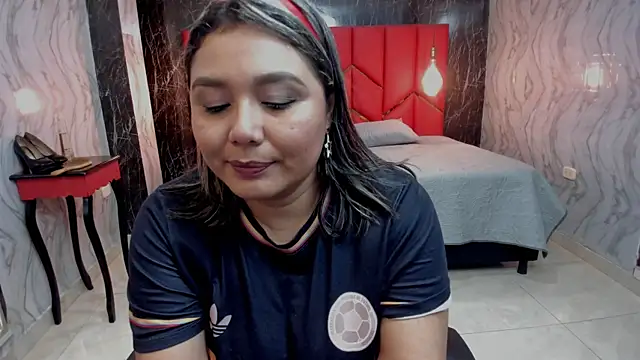 LatinaHoleQueen online show from 7, 7, 2026