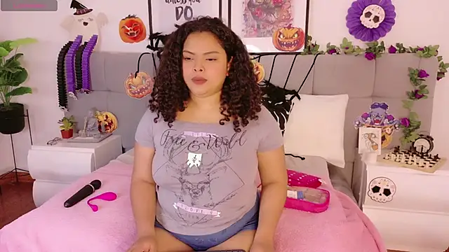 Snapshot of Alanaa_Gomez chatting on 8, 10, 2025 Alanaa Gomez online show from 8, 10, 2025