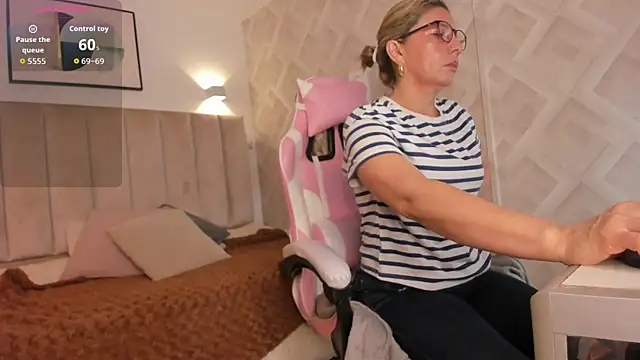 Clhoe Johnson online show from 4, 4, 2026