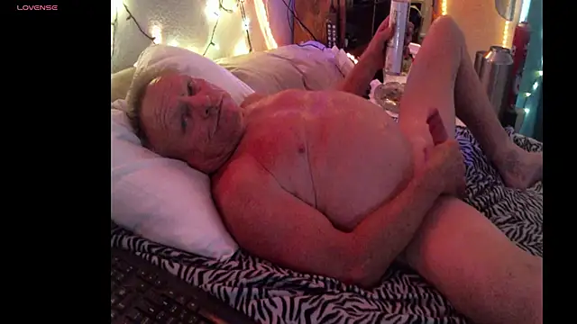 Pussyeat2please online show from 15, 4, 2026