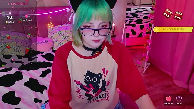 Snapshot of CoralineYoung chatting on 25, 4, 2026 CoralineYoung online show from 25, 4, 2026