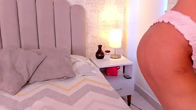 ShaynaHosk online show from 6, 2, 2026