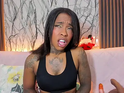 Snapshot of Pauline_Fox chatting on 17, 12, 2025 Pauline Fox online show from 17, 12, 2025