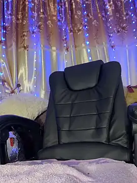 SquirtMilf00 online show from 8, 2, 2025