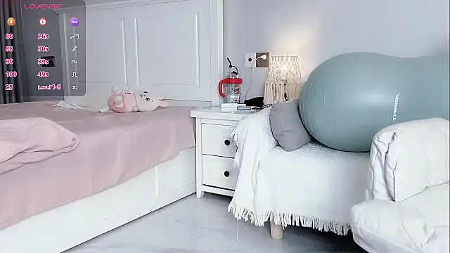 Snapshot of B-Yaya chatting on 11, 10, 2025 B-Yaya online show from 11, 10, 2025