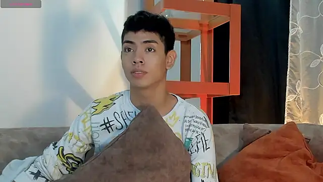 LoganTwink18 online show from 7, 2, 2026